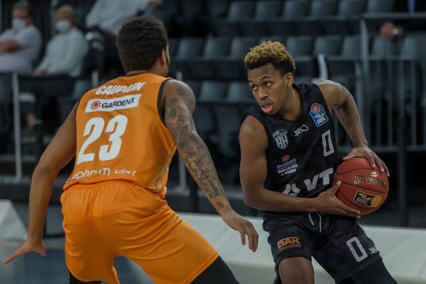 他在亚特兰 他在亚特兰