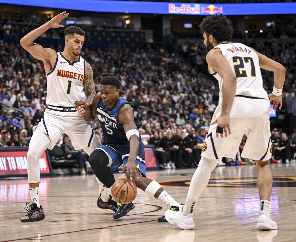 姿态和惊人 姿态和惊人